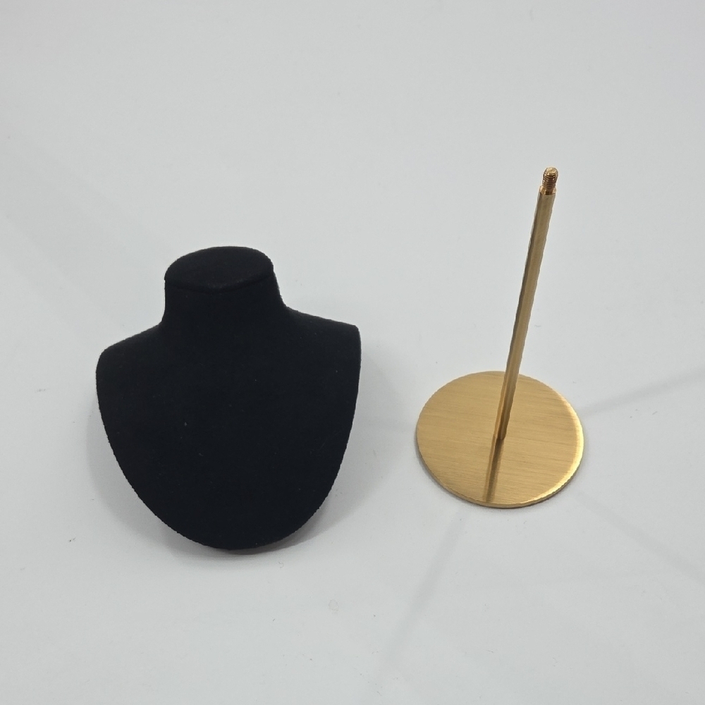 Elegant Velvet Necklace Display - Picture 10 of 14